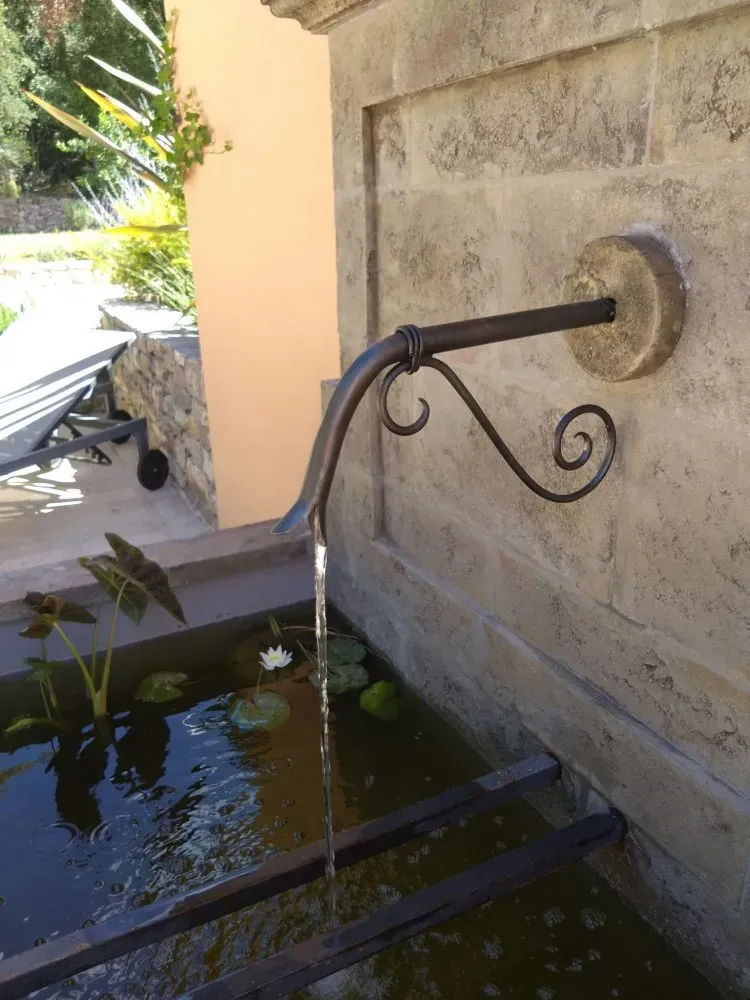 Réalisation de tonnelles en acier rouillé verni et d'un bec de fontaine à Draguignan