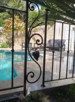 delimitation piscine fer forge draguignan